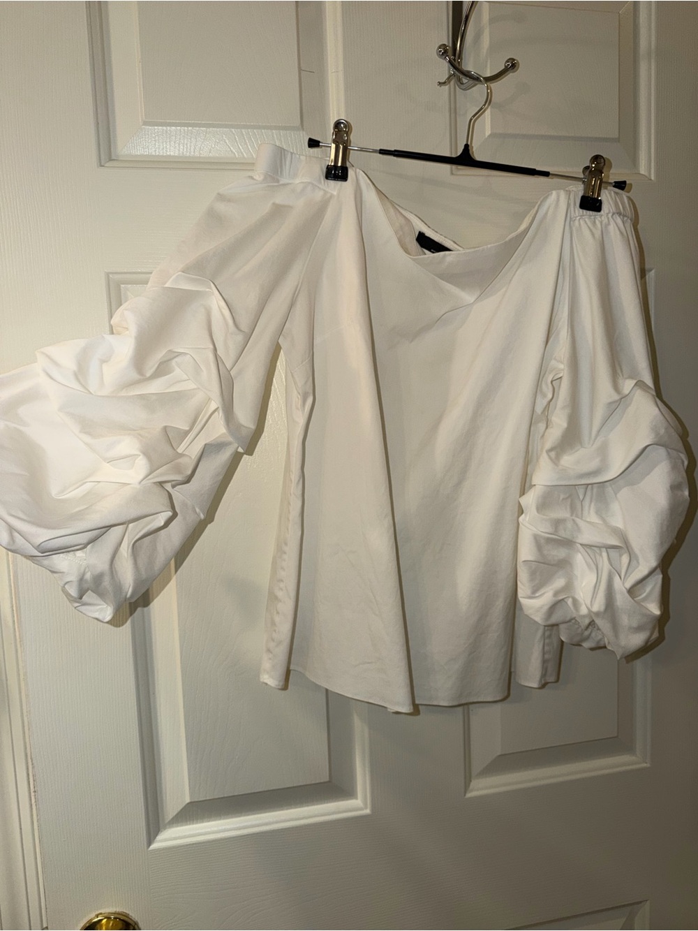 White House Black Market White Puff-Sleeve Blouse